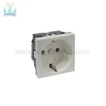 پریز برق ارت دار لگراند سفید 077210